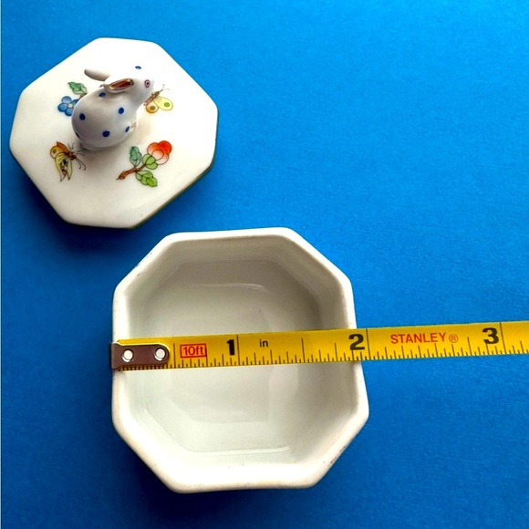 Herend Queen Victoria Octagonal Trinket Box w Bunny Butterflies Flowers - Picture 11 of 12
